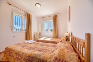 4 slaapkamers, een strijkplank/strijkijzer, gratis wifi, beddengoed