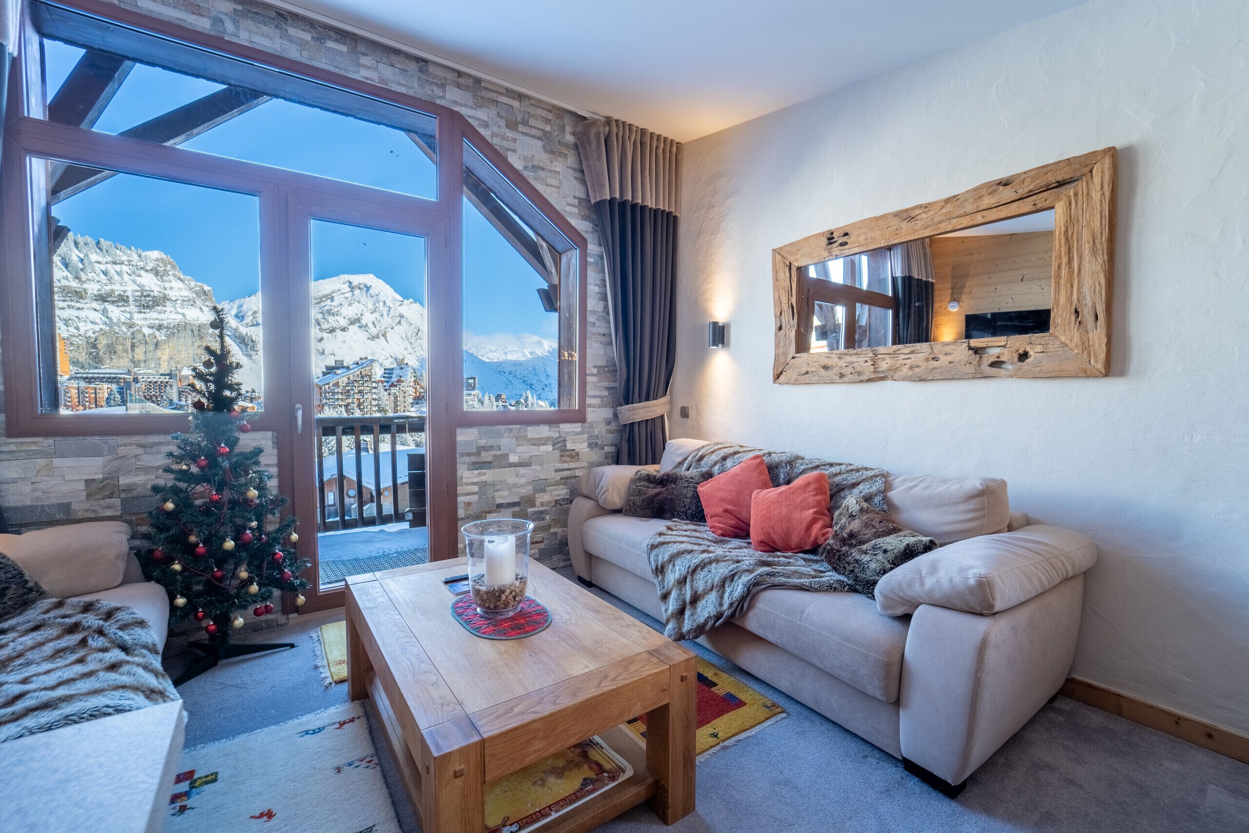 Télévision, lecteur de DVD, livres, vidéothèque