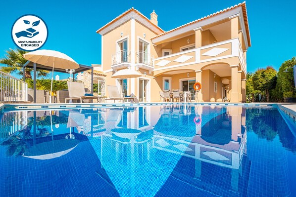A heated pool - Villa with Heatable Pool and BBQ in Albufeira (Albufeira)