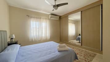 4 bedrooms, free WiFi, bed sheets