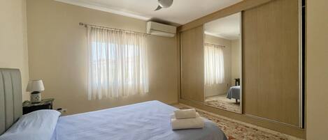 4 bedrooms, free WiFi, bed sheets