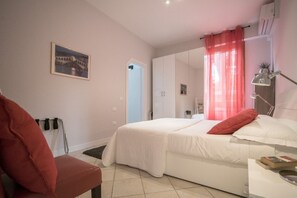 2 chambres, fer et planche à repasser, Wi-Fi, draps fournis