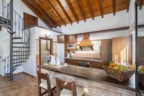 Réfrigérateur, micro-ondes, four, lave-vaisselle