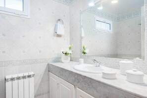 シャワー付き浴槽、タオル