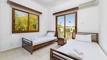 4 chambres, coffres-forts dans les chambres, fer et planche Ă repasser