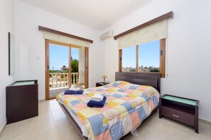 4 bedrooms, in-room safe, iron/ironing board, free WiFi - Villa Sam - Charming Ayia Napa Centre Getaway (Ayia Napa)