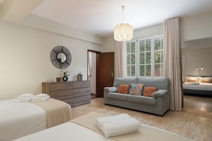 5 bedrooms, desk, iron/ironing board, WiFi