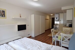 Free WiFi, bed sheets