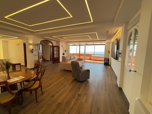 Interior - Villa Casa Montes del Castillo: Free Heated Pool & Laser Cinema (Almuñécar)