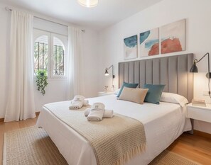 7 bedrooms, in-room safe, desk, iron/ironing board