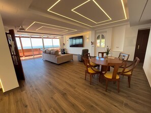 Dining - Villa Casa Montes del Castillo: Free Heated Pool & Laser Cinema (Almuñécar)
