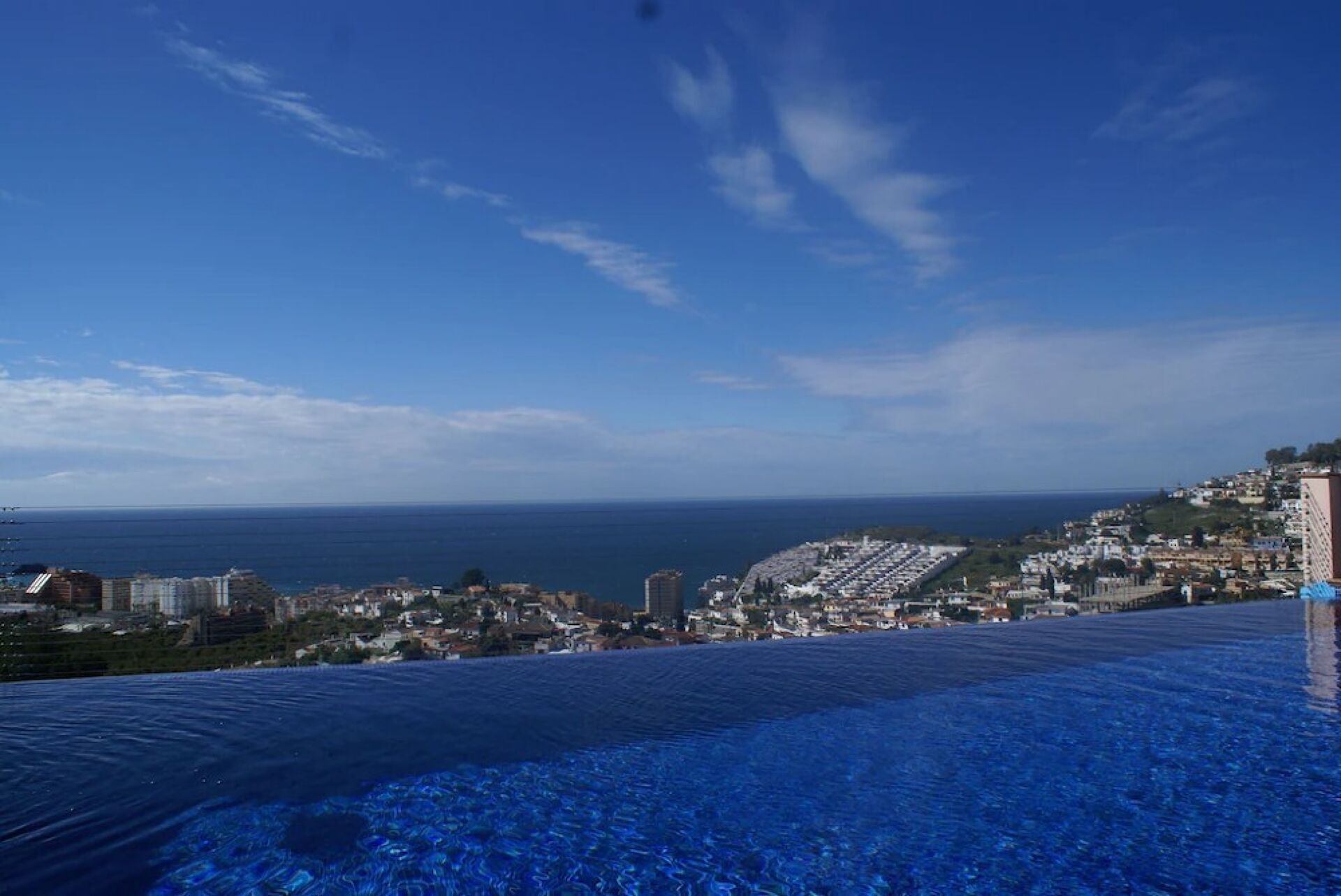 Alberca al aire libre y alberca climatizada