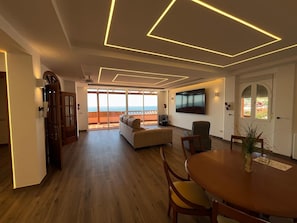Interior - Villa Casa Montes del Castillo: Free Heated Pool & Laser Cinema (Almuñécar)