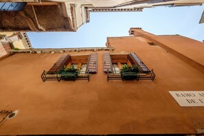 Exterior - Luxury and extremely central with canal view, terrace and exceptional furniture. (Venice)