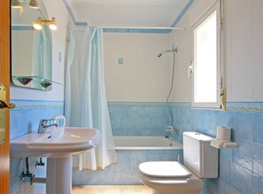 Bathtub, hair dryer, towels