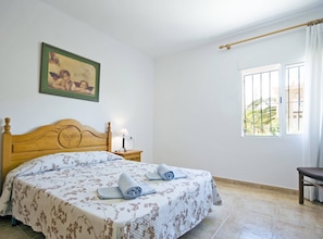 8 bedrooms, iron/ironing board, free WiFi, bed sheets