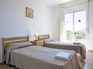 8 bedrooms, iron/ironing board, free WiFi, bed sheets