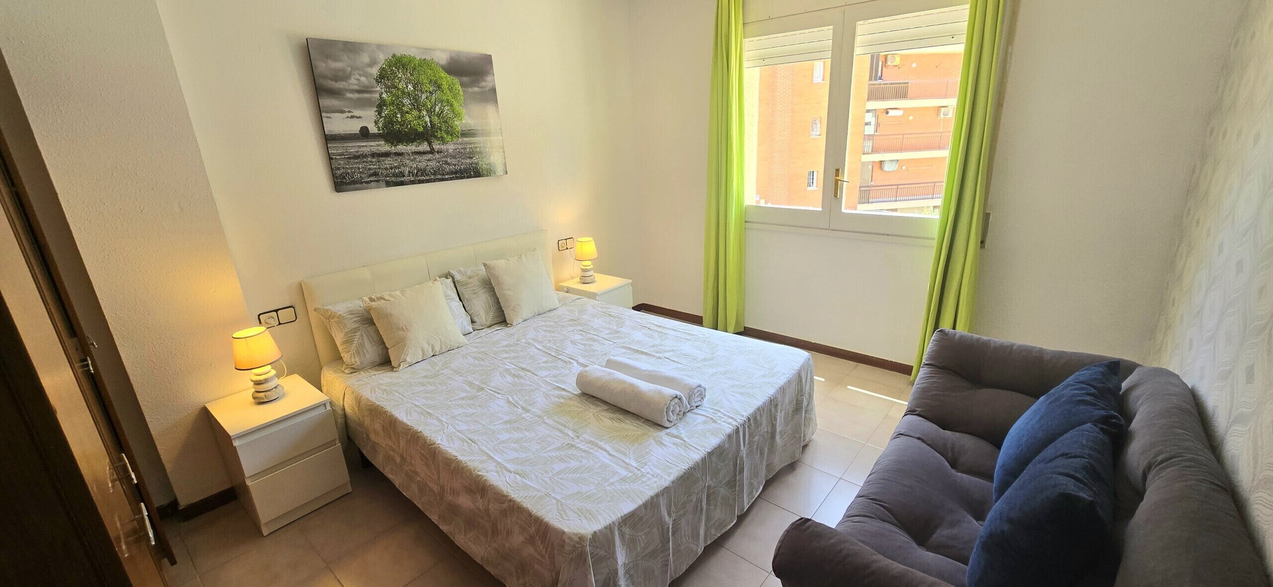 1 slaapkamer, een strijkplank/strijkijzer, gratis wifi, beddengoed