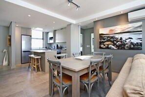 Apartment, 2 Bedrooms | In-room dining