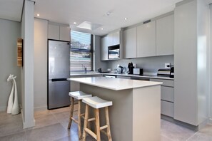 Apartment, 2 Bedrooms | Private kitchen