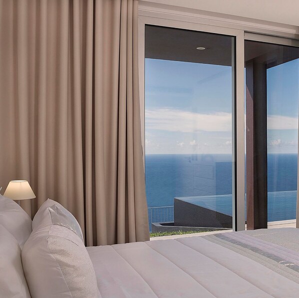 3 bedrooms, iron/ironing board, WiFi, bed sheets - Cliff-top villa, panoramic sea-views | Cliffscape (Estreito da Calheta)