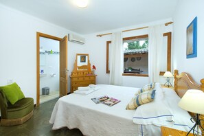 3 slaapkamers, een strijkplank/strijkijzer, gratis wifi, beddengoed