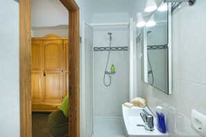 Bathtub, hair dryer, towels