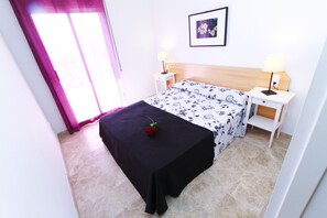 1 chambre, fer et planche à repasser, Wi-Fi gratuit, draps fournis