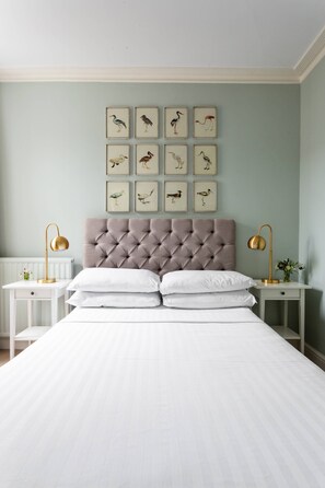2 bedrooms, iron/ironing board, free WiFi, bed sheets - Cowley Road by onefinestay (London)