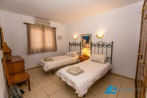 1 slaapkamer, een strijkplank/strijkijzer, gratis wifi, beddengoed