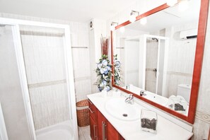 Shower, towels