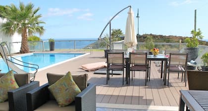 Spacious Villa With Games Room, Sauna | Sol e Mar