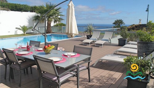 Spacious Villa With Games Room, Sauna | Sol e Mar