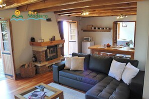 TV - The perfect escape for relaxing | Casa De Campo (Ribeira Da Janela)