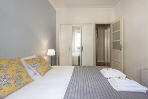 2 bedrooms, iron/ironing board, travel cot, WiFi