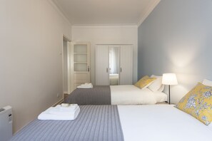 2 habitaciones, tabla de planchar con plancha, cuna de viaje y wifi 