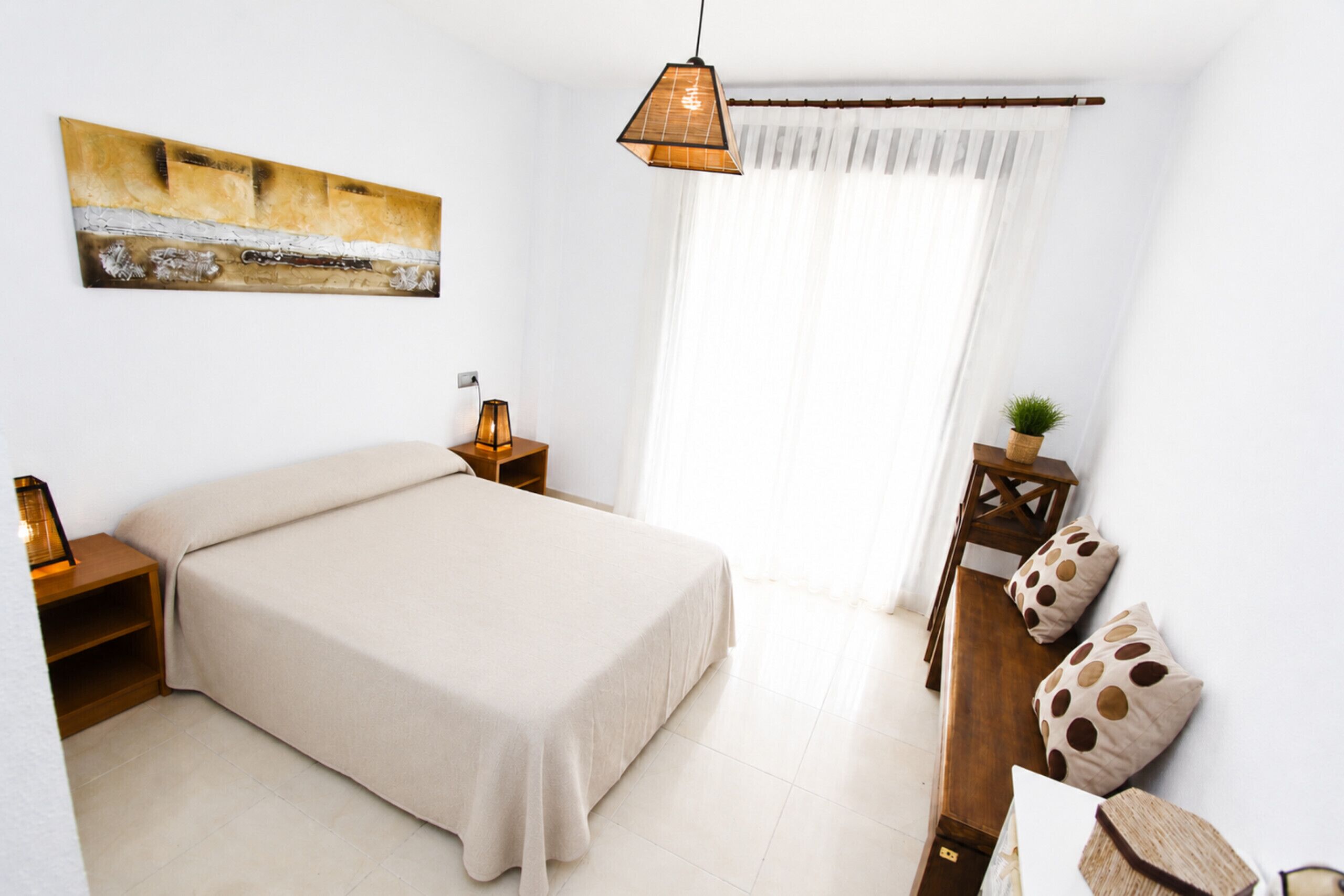 2 slaapkamers, een strijkplank/strijkijzer, gratis wifi, beddengoed