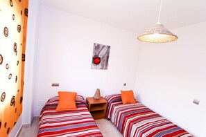 2 bedrooms, iron/ironing board, free WiFi, bed sheets