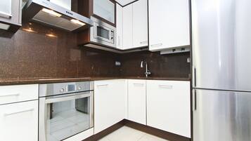 Fridge, microwave, oven, dishwasher