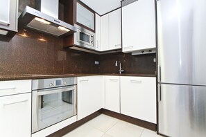 Fridge, microwave, oven, dishwasher