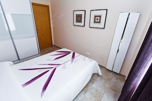 1 dormitorio, tabla de planchar con plancha, wifi gratis y ropa de cama