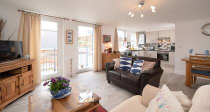 Spacious 2 bedroom apartment within walking distance of Woolacombe beach, complete with own parking