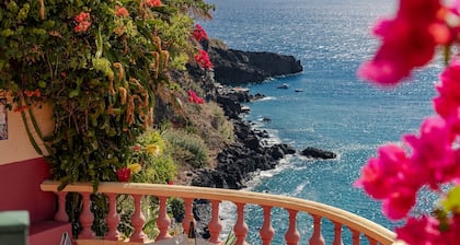 Spacious clifftop Villa with pool | Villa Albatroz