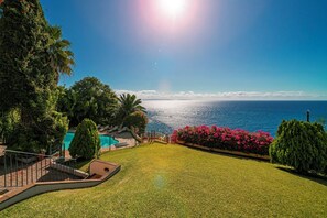 Pool - Spacious clifftop Villa with pool | Villa Albatroz (Madeira)