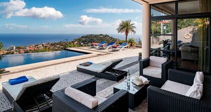 Fabulous seaview, pool and games room | Villa Luz