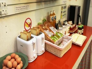 Breakfast buffet - Yeha Guesthouse - Hostel (Jeju City)