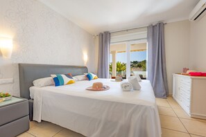 5 bedrooms, iron/ironing board, free WiFi, bed sheets