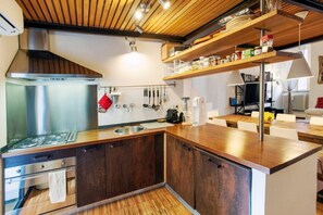 Fridge, microwave, oven, stovetop - Rome, historic center, characteristic apartment for 6 (Roma)