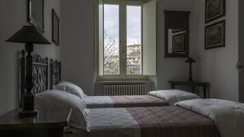 2 camere, una scrivania, ferro/asse da stiro, Wi-Fi