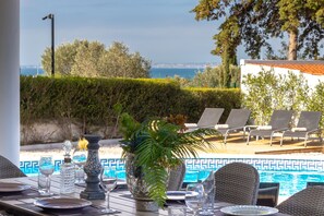Outdoor dining - Villa Ocean Blue, Ocean views , Walk to beach, Pool (Ferragudo)